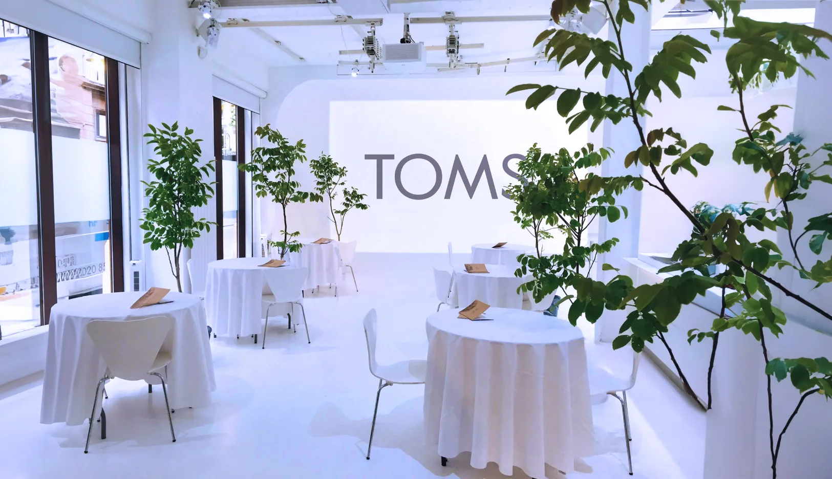 Modern venues for 100 people london with boardroom table and presentation screen