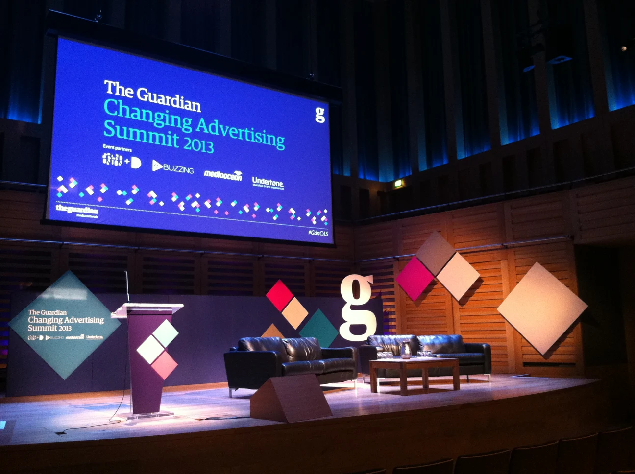 Modern seminar venues london with boardroom table and presentation screen