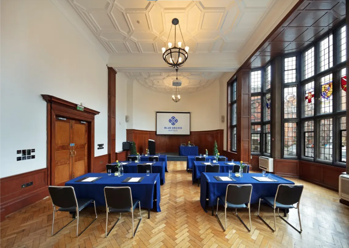 Modern conference hotels london with meeting rooms with boardroom table and presentation screen