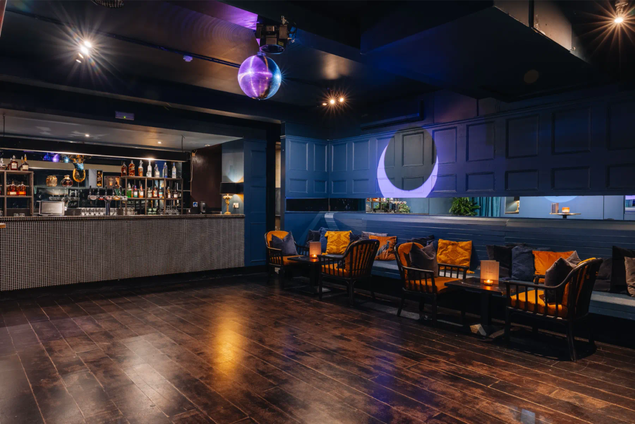 Exhibit Bar - The Studio