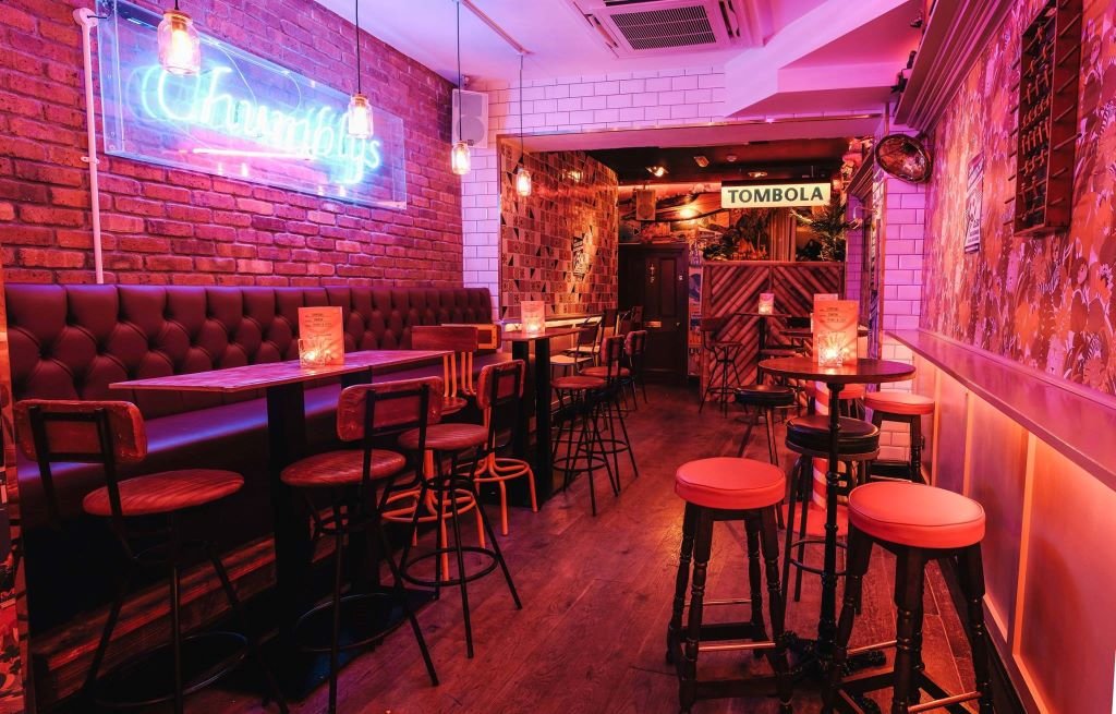 Simmons Bar - Angel Full venue
