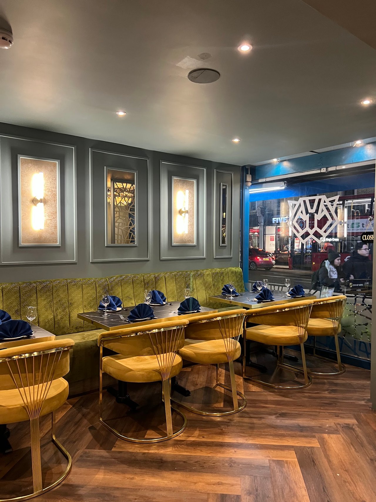 Zoya Grill & Lounge 